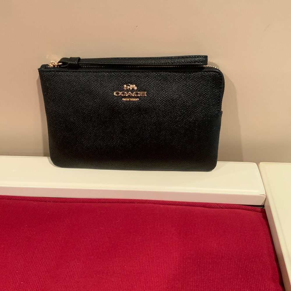 NWOT Coach Large Crossgrain Leather Wristlet - Black